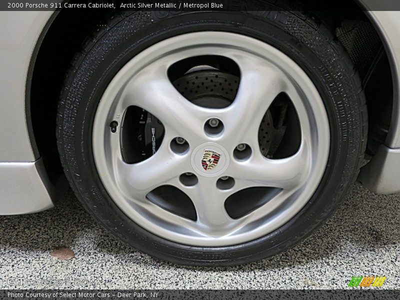 Arctic Silver Metallic / Metropol Blue 2000 Porsche 911 Carrera Cabriolet