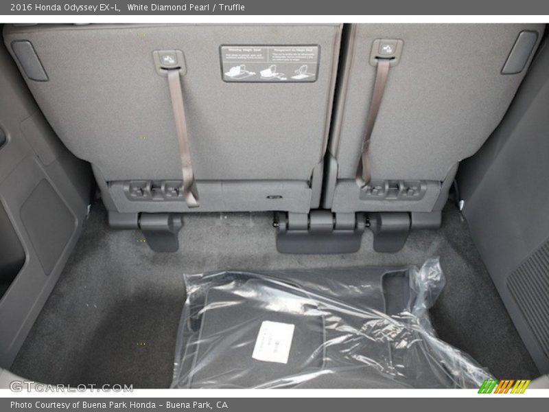 White Diamond Pearl / Truffle 2016 Honda Odyssey EX-L