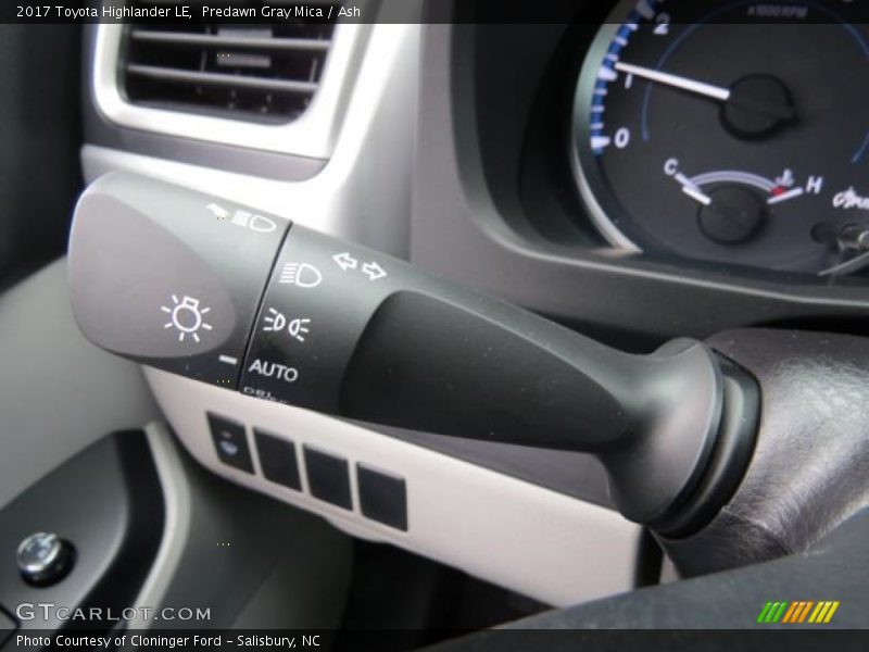 Predawn Gray Mica / Ash 2017 Toyota Highlander LE