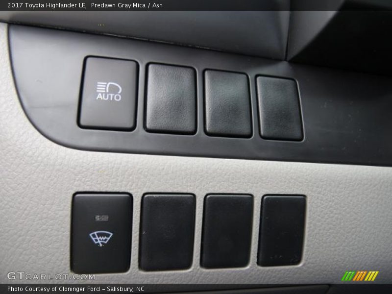 Predawn Gray Mica / Ash 2017 Toyota Highlander LE