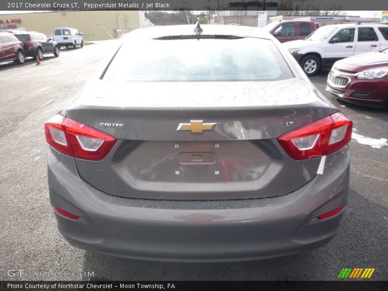 Pepperdust Metallic / Jet Black 2017 Chevrolet Cruze LT