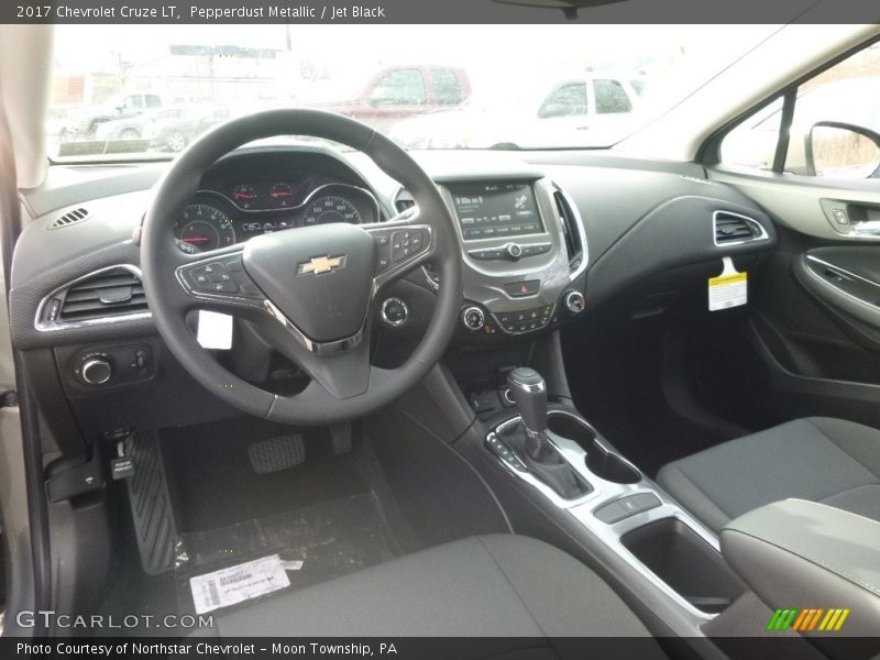 Pepperdust Metallic / Jet Black 2017 Chevrolet Cruze LT