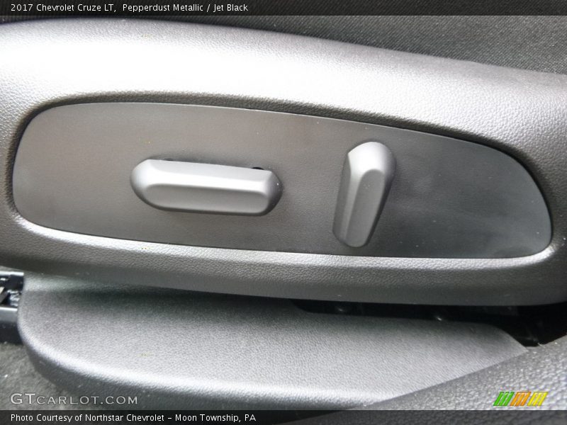 Pepperdust Metallic / Jet Black 2017 Chevrolet Cruze LT