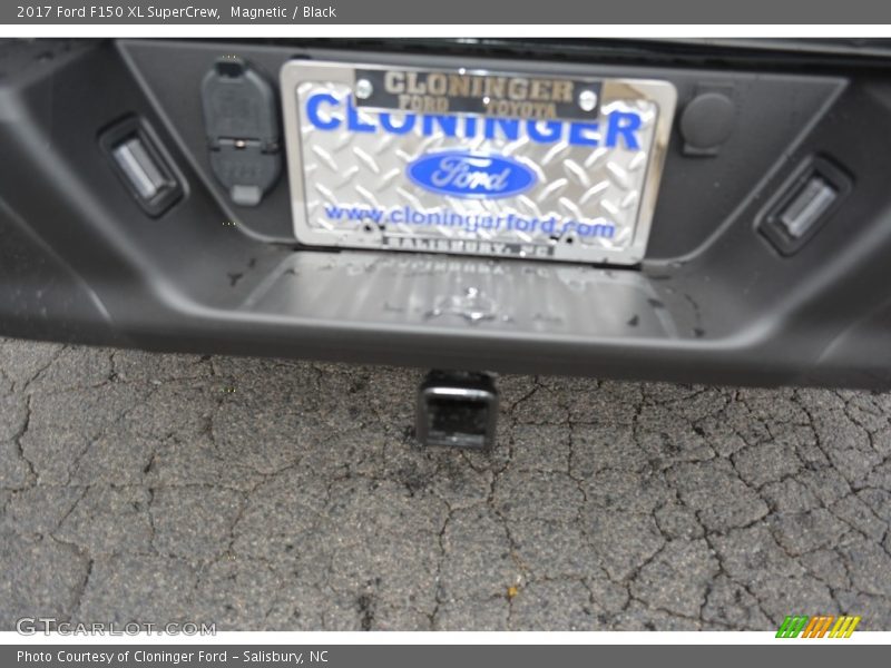 Magnetic / Black 2017 Ford F150 XL SuperCrew