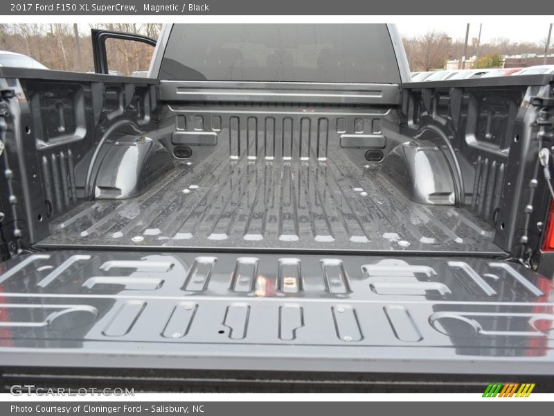 Magnetic / Black 2017 Ford F150 XL SuperCrew