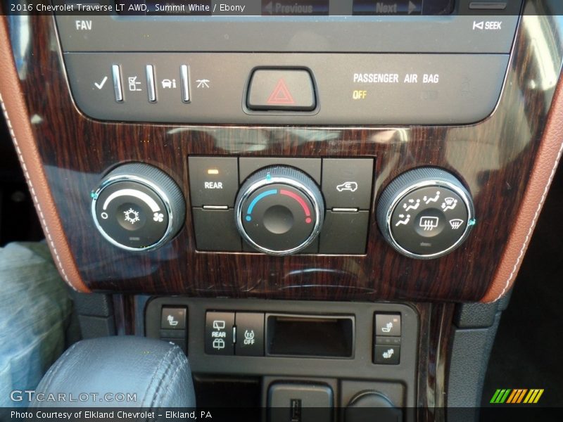 Summit White / Ebony 2016 Chevrolet Traverse LT AWD
