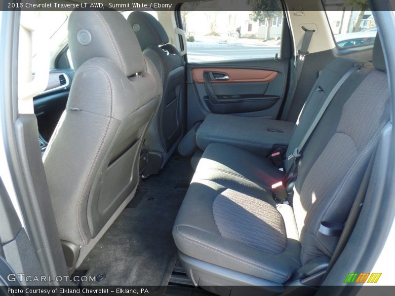 Summit White / Ebony 2016 Chevrolet Traverse LT AWD