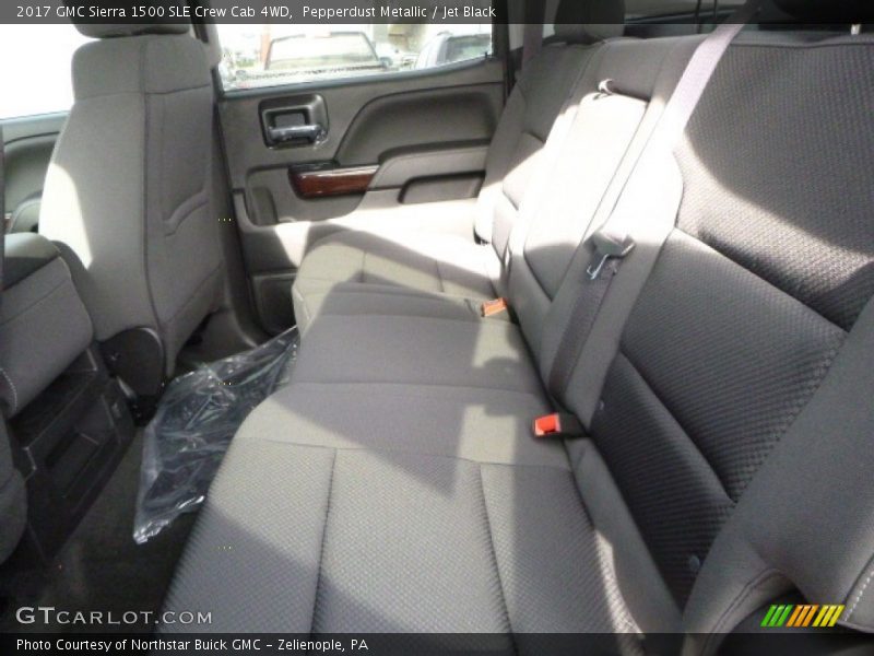 Pepperdust Metallic / Jet Black 2017 GMC Sierra 1500 SLE Crew Cab 4WD