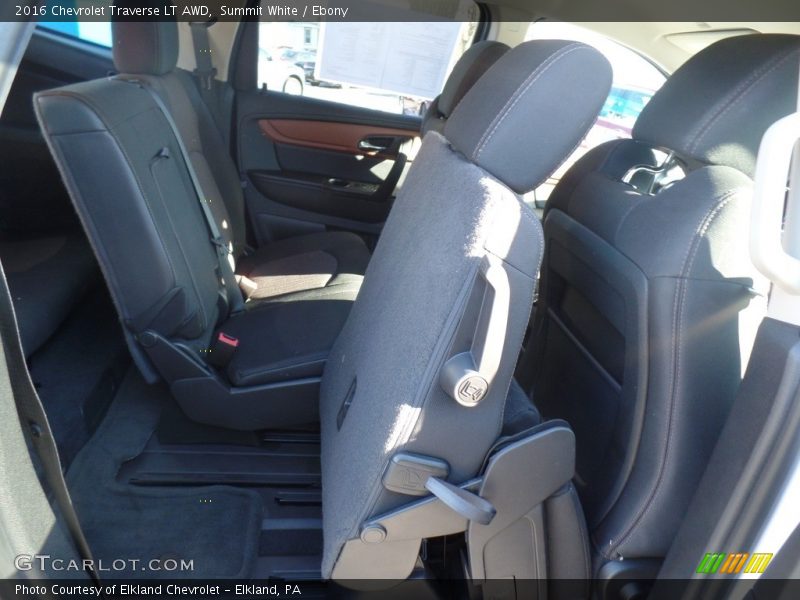 Summit White / Ebony 2016 Chevrolet Traverse LT AWD