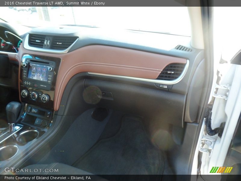 Summit White / Ebony 2016 Chevrolet Traverse LT AWD