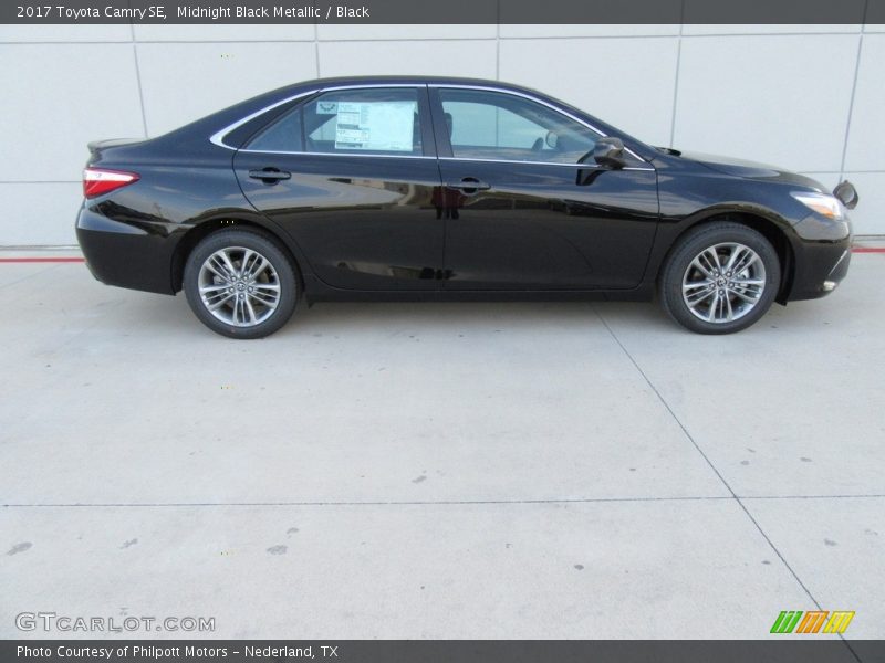 Midnight Black Metallic / Black 2017 Toyota Camry SE