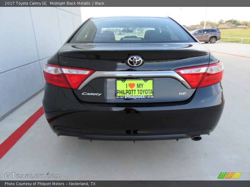 Midnight Black Metallic / Black 2017 Toyota Camry SE