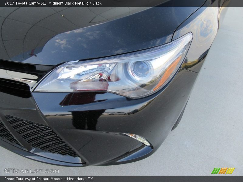 Midnight Black Metallic / Black 2017 Toyota Camry SE