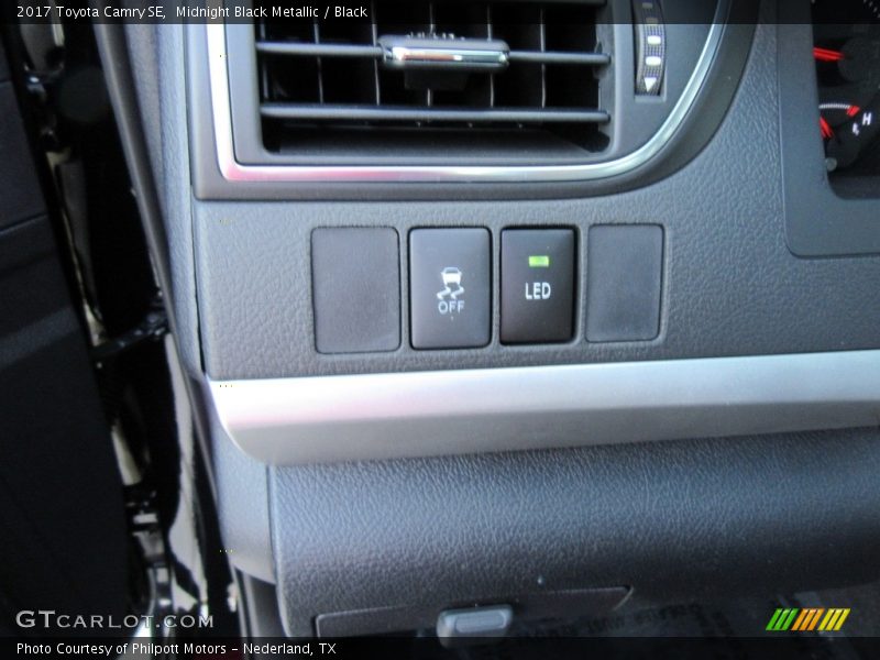 Midnight Black Metallic / Black 2017 Toyota Camry SE
