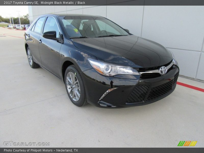 Midnight Black Metallic / Black 2017 Toyota Camry SE