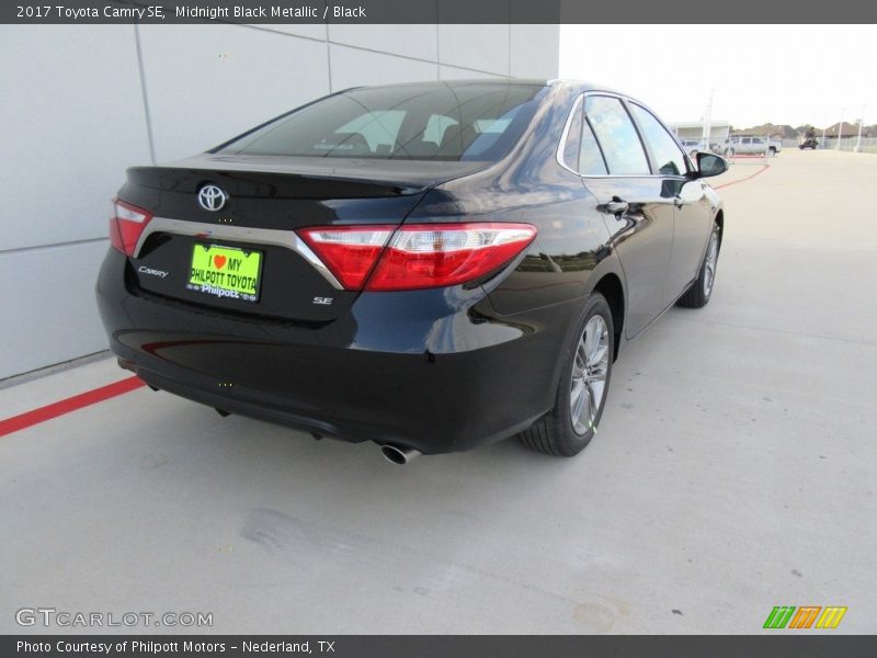 Midnight Black Metallic / Black 2017 Toyota Camry SE