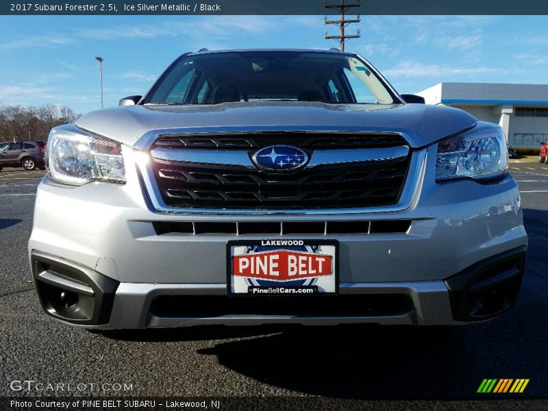 Ice Silver Metallic / Black 2017 Subaru Forester 2.5i