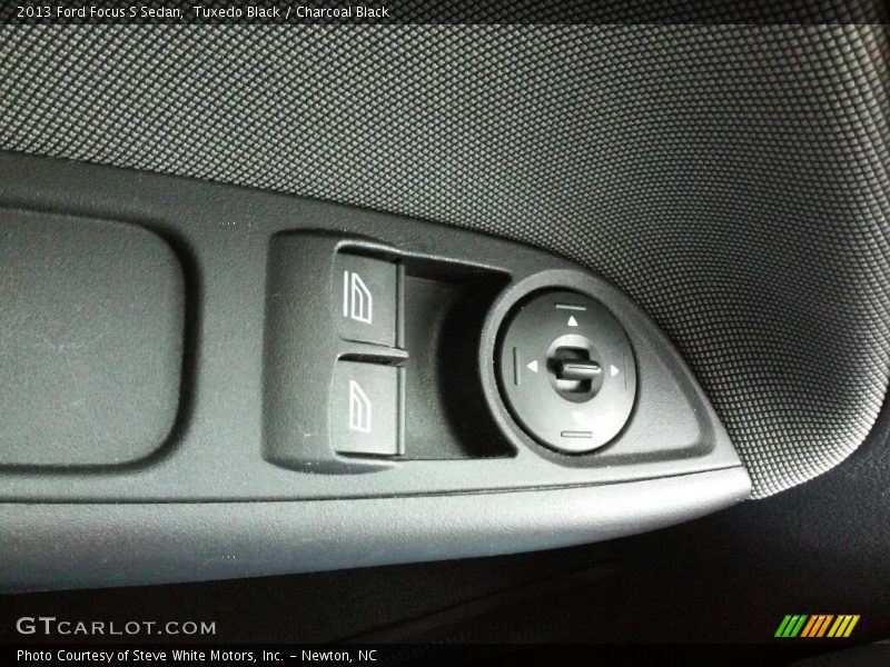 Tuxedo Black / Charcoal Black 2013 Ford Focus S Sedan