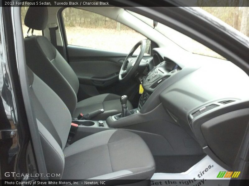 Tuxedo Black / Charcoal Black 2013 Ford Focus S Sedan