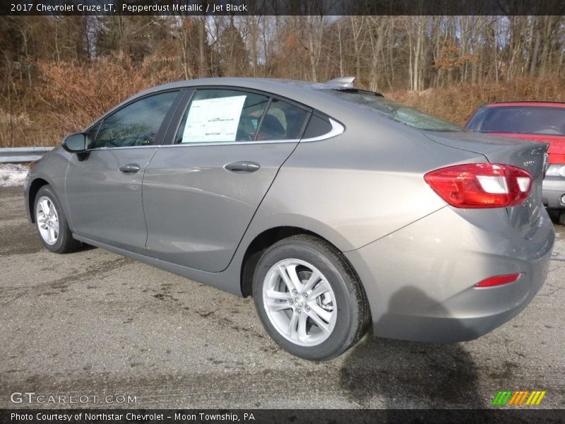Pepperdust Metallic / Jet Black 2017 Chevrolet Cruze LT