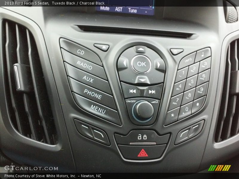 Tuxedo Black / Charcoal Black 2013 Ford Focus S Sedan