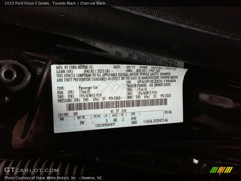 Tuxedo Black / Charcoal Black 2013 Ford Focus S Sedan