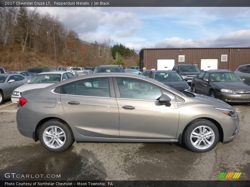 Pepperdust Metallic / Jet Black 2017 Chevrolet Cruze LT