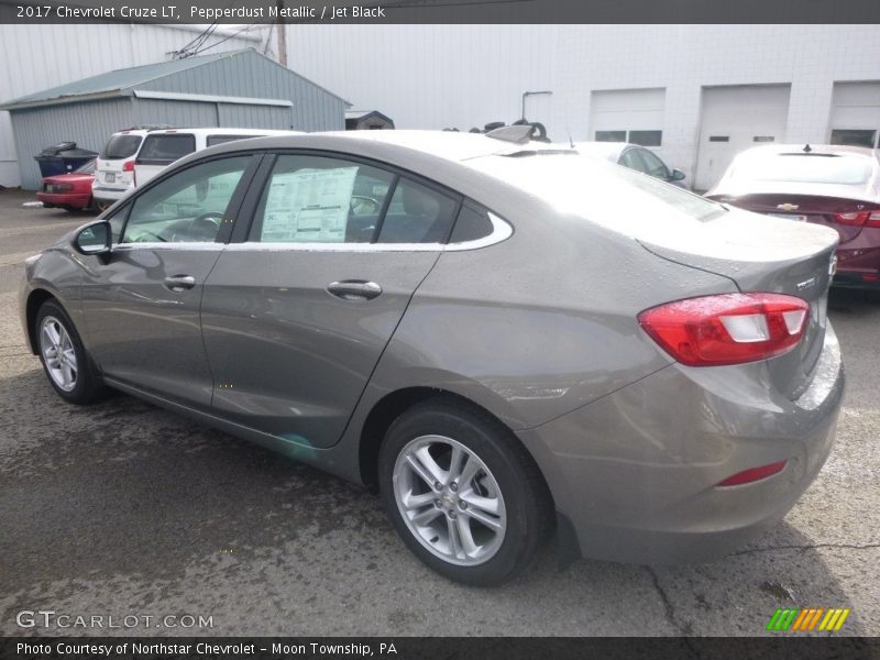 Pepperdust Metallic / Jet Black 2017 Chevrolet Cruze LT
