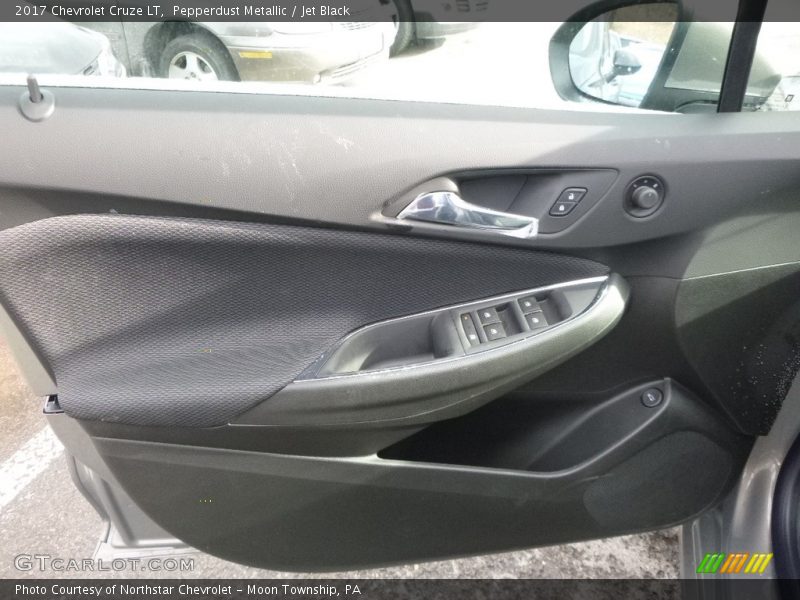Pepperdust Metallic / Jet Black 2017 Chevrolet Cruze LT