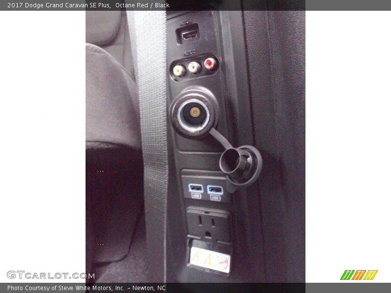 Octane Red / Black 2017 Dodge Grand Caravan SE Plus