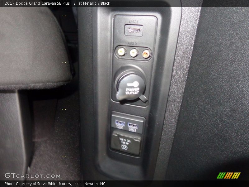 Billet Metallic / Black 2017 Dodge Grand Caravan SE Plus