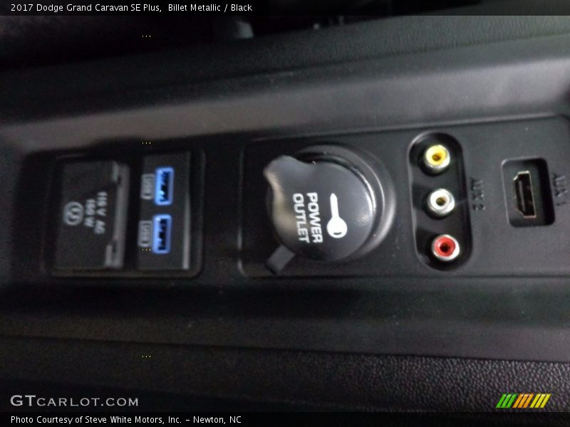 Billet Metallic / Black 2017 Dodge Grand Caravan SE Plus
