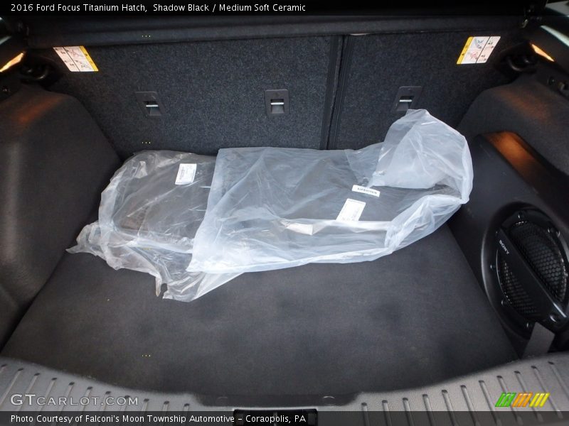 Shadow Black / Medium Soft Ceramic 2016 Ford Focus Titanium Hatch