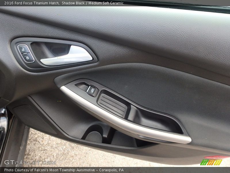 Shadow Black / Medium Soft Ceramic 2016 Ford Focus Titanium Hatch