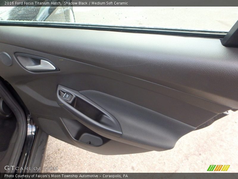 Shadow Black / Medium Soft Ceramic 2016 Ford Focus Titanium Hatch