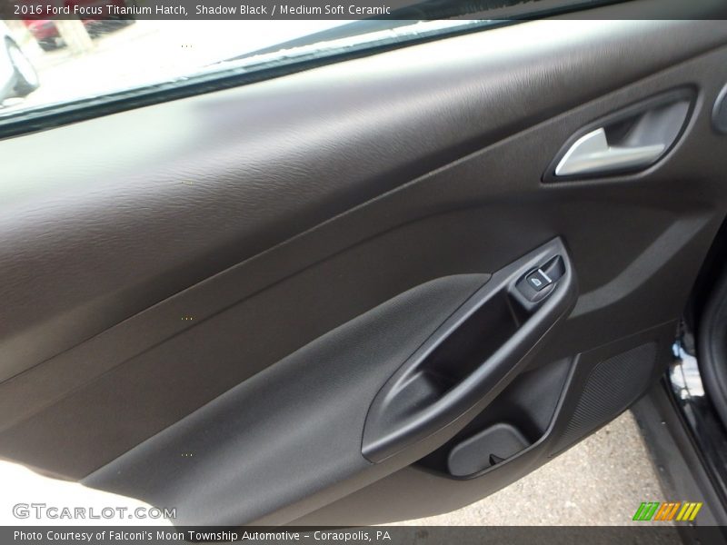 Shadow Black / Medium Soft Ceramic 2016 Ford Focus Titanium Hatch