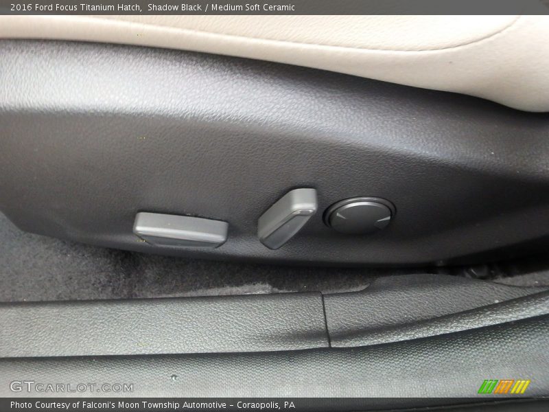 Shadow Black / Medium Soft Ceramic 2016 Ford Focus Titanium Hatch