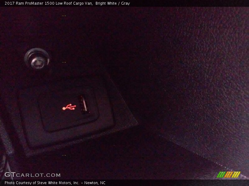 Bright White / Gray 2017 Ram ProMaster 1500 Low Roof Cargo Van
