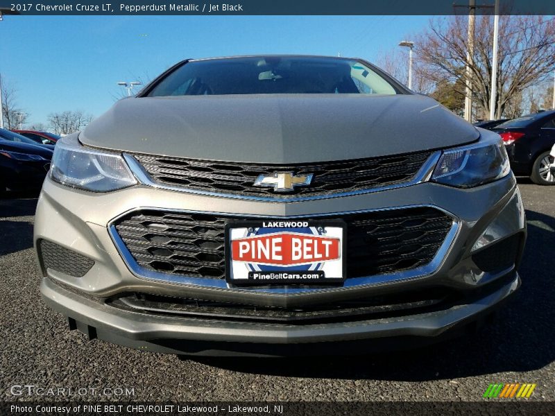 Pepperdust Metallic / Jet Black 2017 Chevrolet Cruze LT