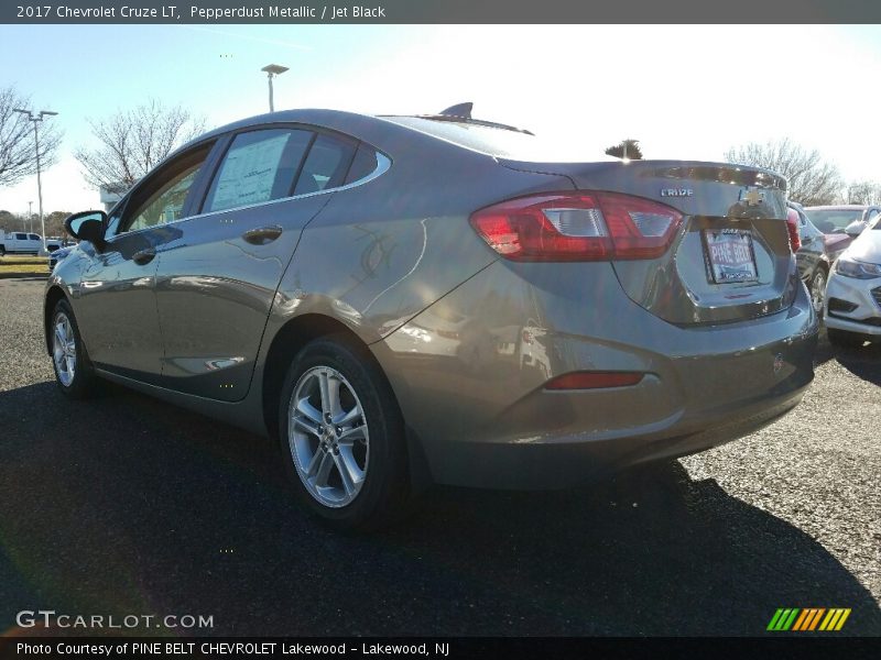 Pepperdust Metallic / Jet Black 2017 Chevrolet Cruze LT