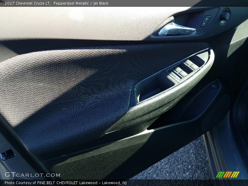 Pepperdust Metallic / Jet Black 2017 Chevrolet Cruze LT