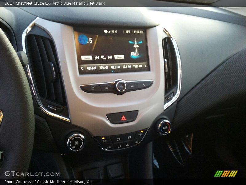 Arctic Blue Metallic / Jet Black 2017 Chevrolet Cruze LS