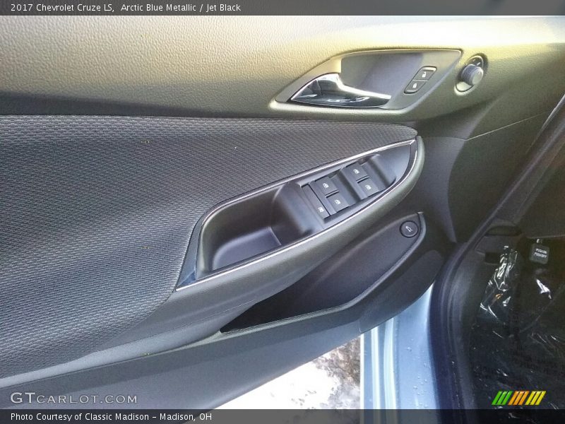 Arctic Blue Metallic / Jet Black 2017 Chevrolet Cruze LS