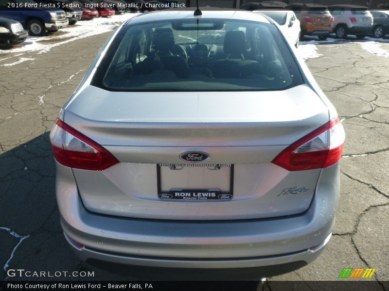 Ingot Silver Metallic / Charcoal Black 2016 Ford Fiesta S Sedan