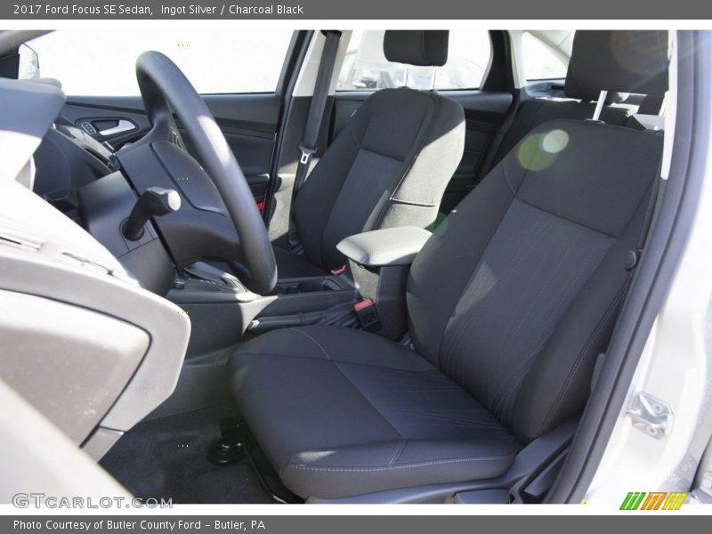 Ingot Silver / Charcoal Black 2017 Ford Focus SE Sedan