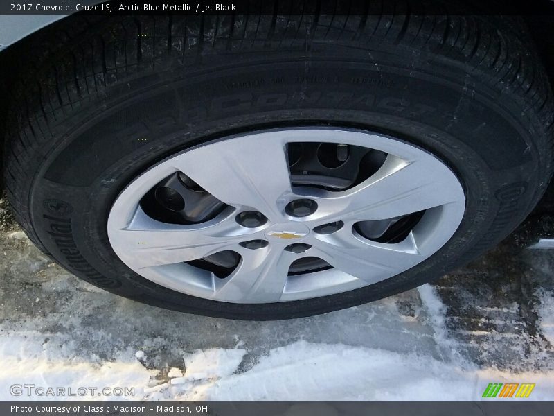Arctic Blue Metallic / Jet Black 2017 Chevrolet Cruze LS