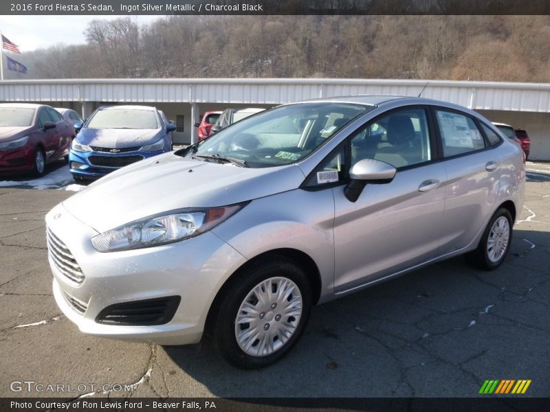Ingot Silver Metallic / Charcoal Black 2016 Ford Fiesta S Sedan