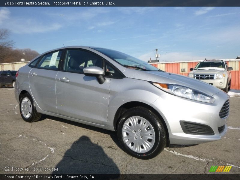 Ingot Silver Metallic / Charcoal Black 2016 Ford Fiesta S Sedan