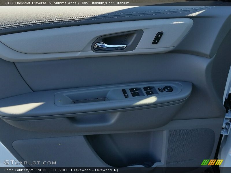 Summit White / Dark Titanium/Light Titanium 2017 Chevrolet Traverse LS