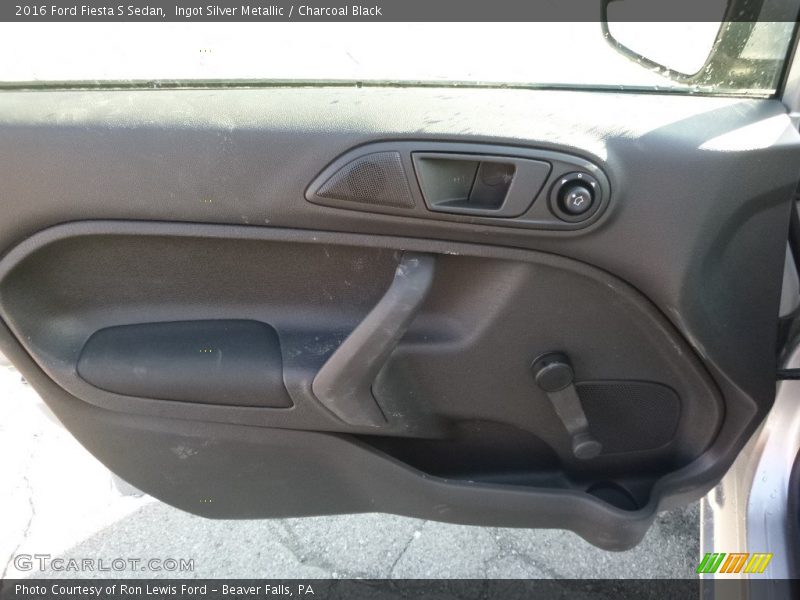 Ingot Silver Metallic / Charcoal Black 2016 Ford Fiesta S Sedan